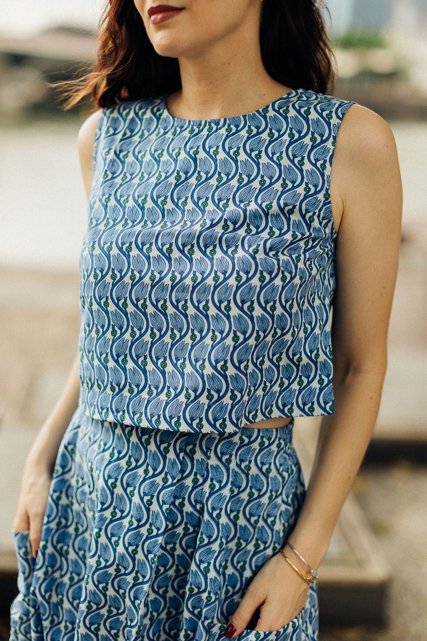 BLUE TRAIL SLEEVELESS TOP